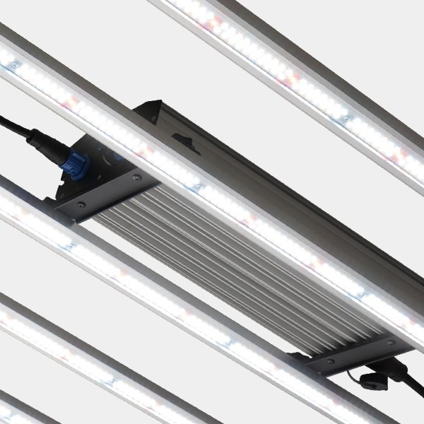 Sistema LED Regulable 630W Pro GB Lighting detalle barras led y balastro